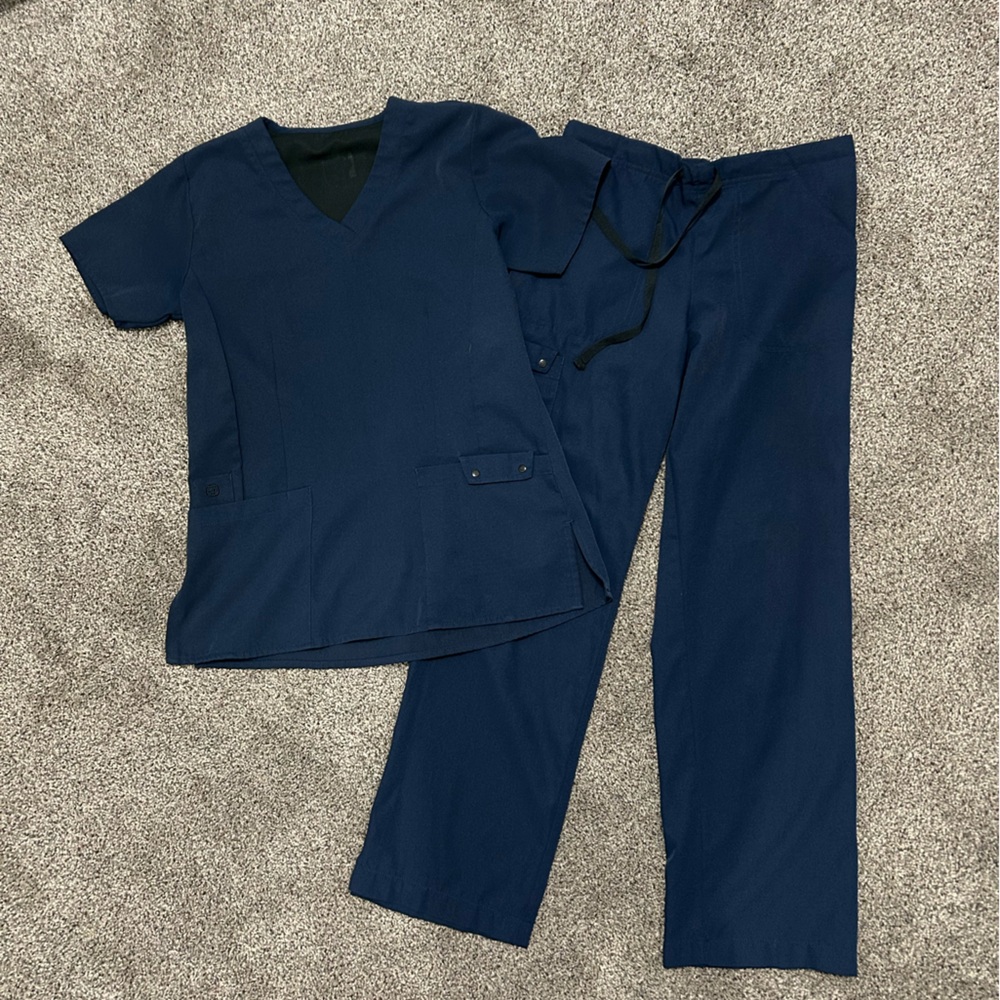 Scrub set